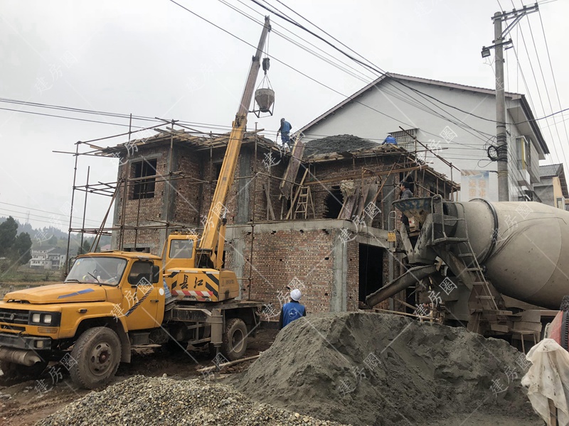 農(nóng)村建別墅澆筑混凝土