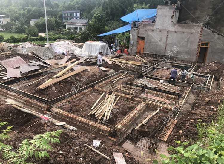 農(nóng)村自建房地基施工需要注意哪些事項(xiàng)，以保證房屋的安全質(zhì)量